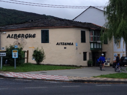 Triacastela, Aitzenea